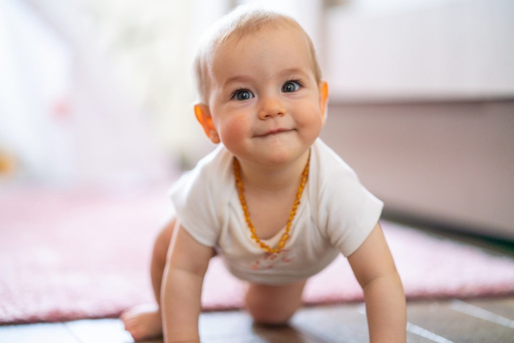 Beba puzi po podu